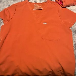 XL Terracotta Figs Scrub Top and Bottom